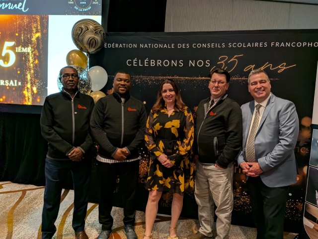 2 picture lightbox 176122479243655218868fa2858efa19