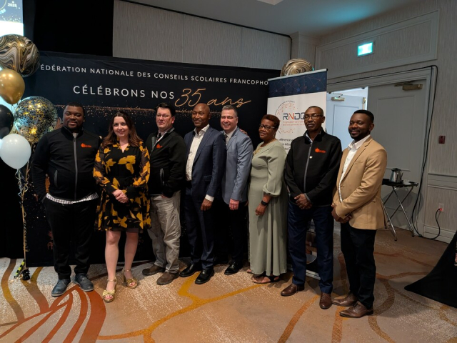 2 picture lightbox 176122479243655218868fa2858efa19